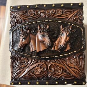 Resin Horse w/tooled leather look Tissue Box